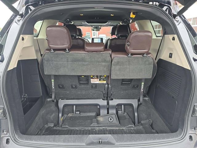 Used 2022 Toyota Sienna Platinum image 14