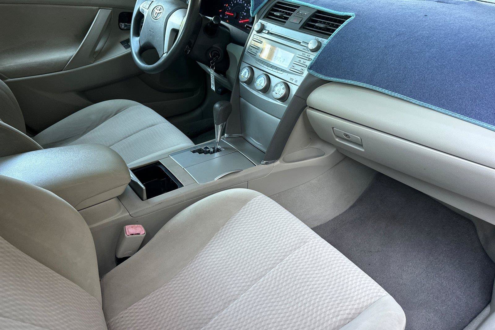 Used 2010 Toyota Camry LE FWD image 14