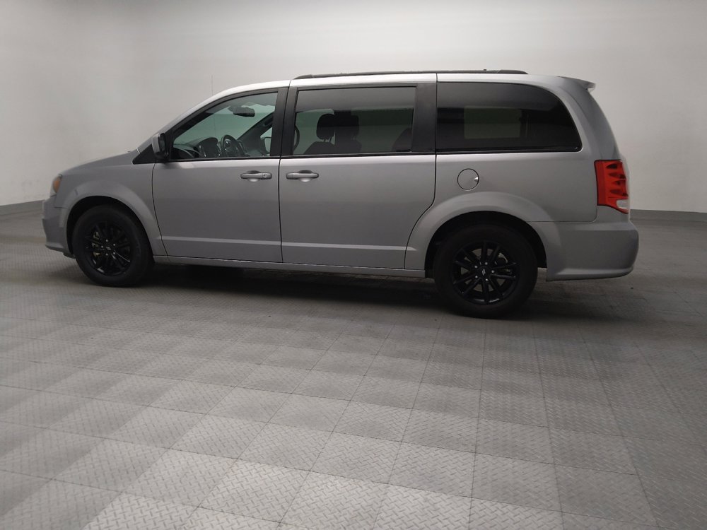 Used 2020 Dodge Grand Caravan SE image 3