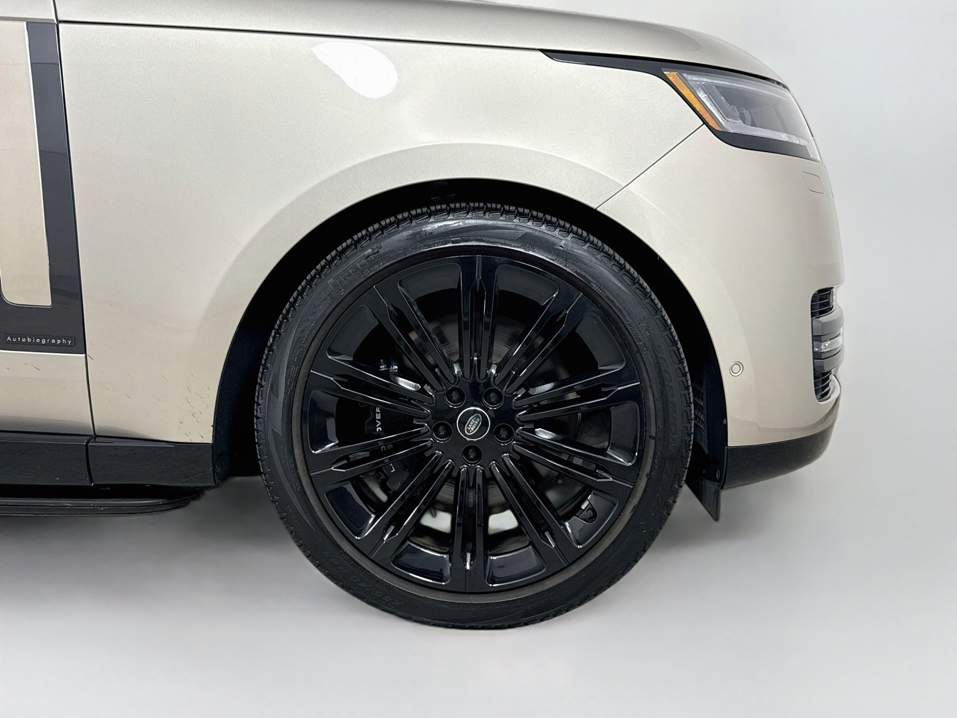 Used 2024 Land Rover Range Rover Long Wheelbase Autobiography AWD/4WD image 28