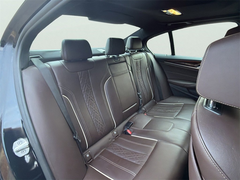 Used 2018 BMW 540i xDrive w/ M Sport Package image 7