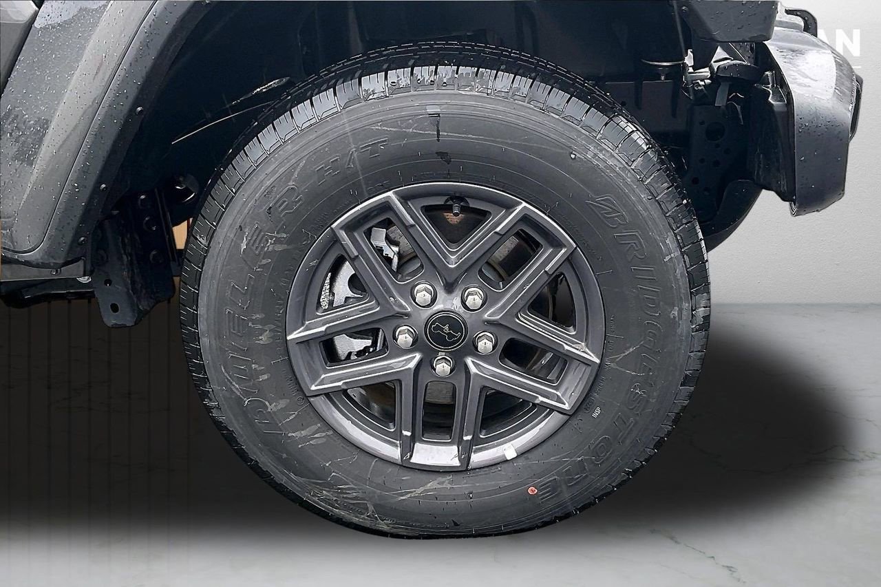 New 2025 Jeep Gladiator Sport image 30