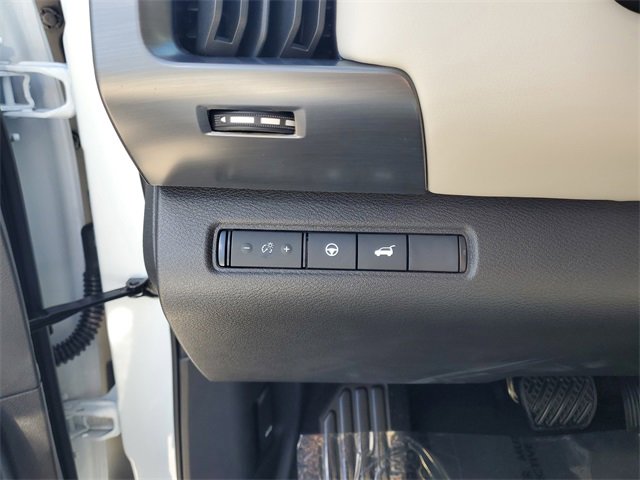 New 2025 Nissan Pathfinder SL image 10