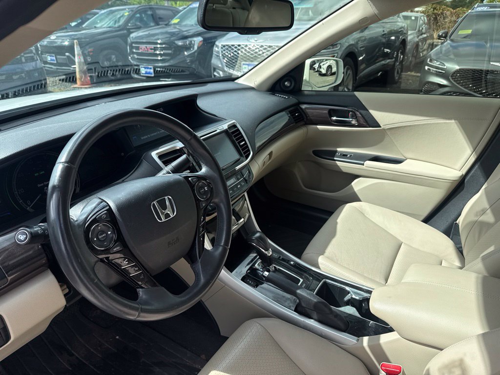Used 2017 Honda Accord Touring image 16