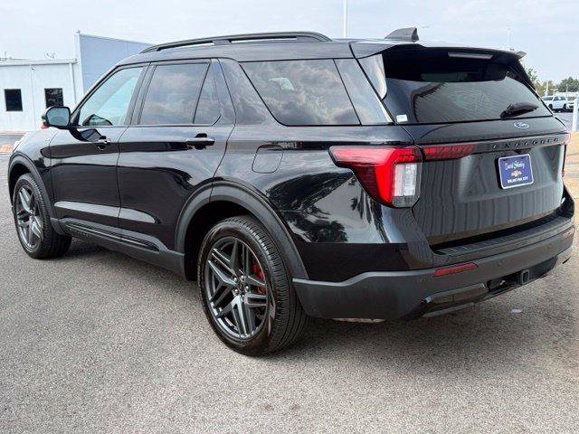 Used 2025 Ford Explorer ST-Line w/ ST-Line Street Pack AWD/4WD image 2