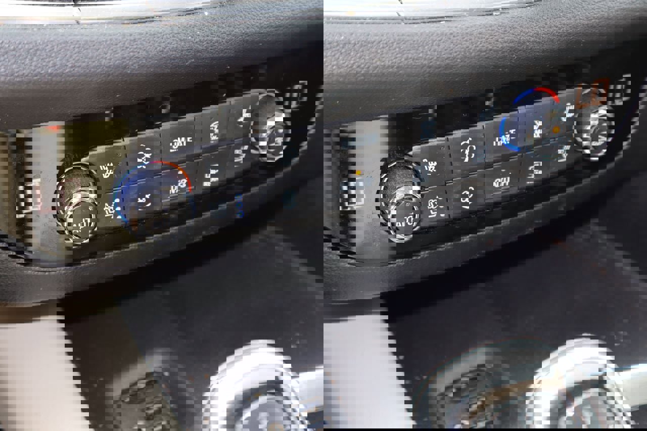 Used 2021 Buick Enclave Premium w/ Sun and Sites Package image 27