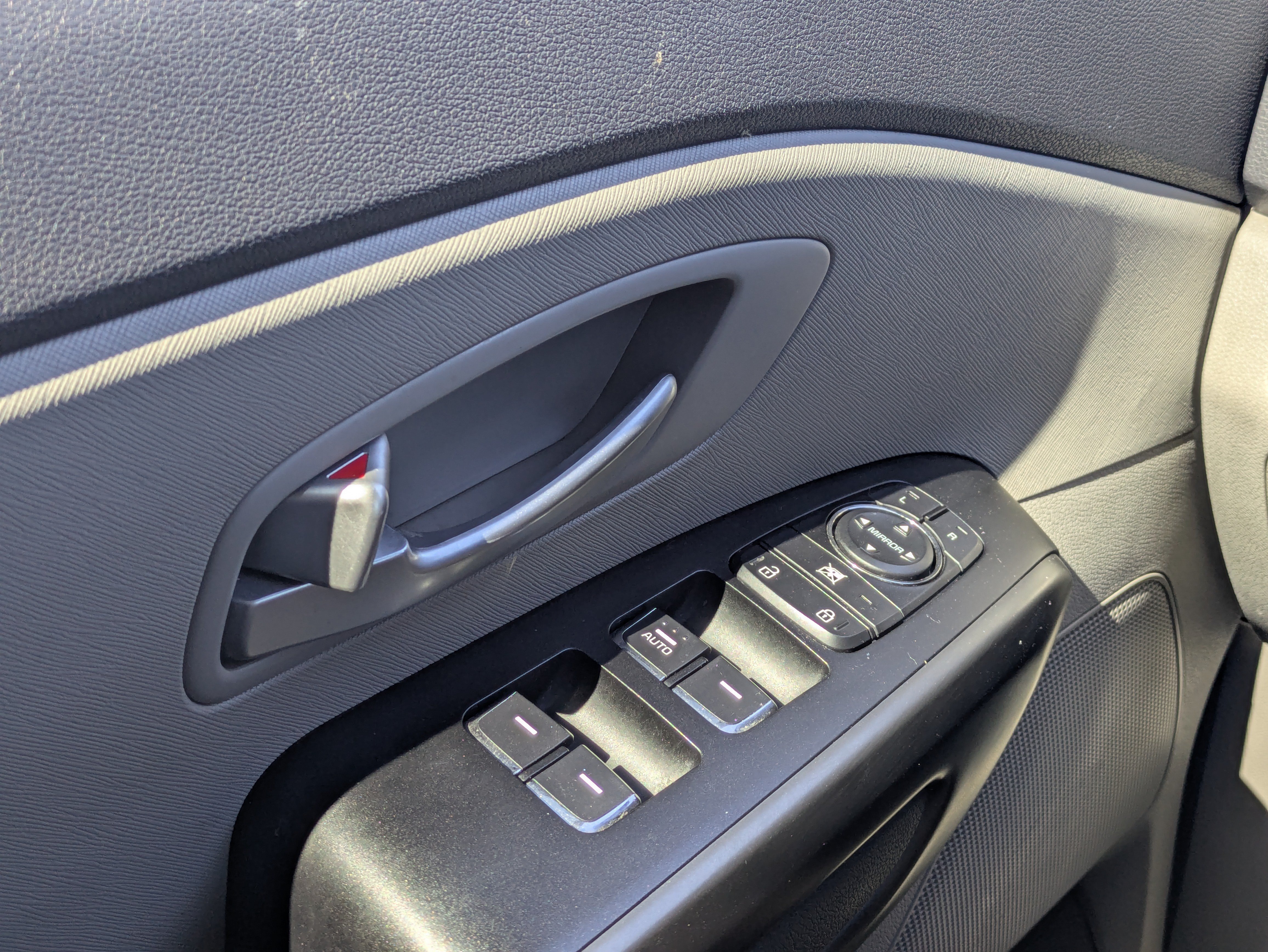 Used 2017 Kia Sedona L FWD image 28