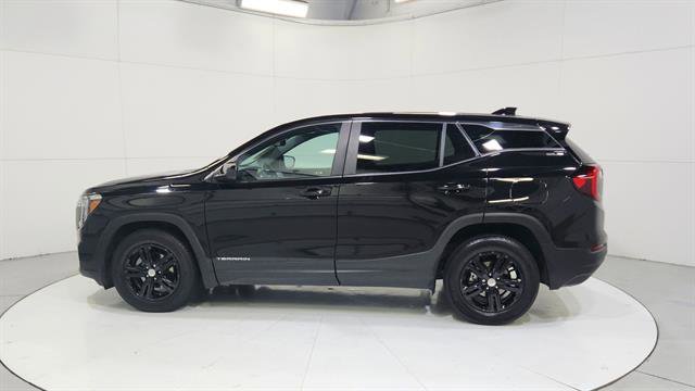 Used 2023 GMC Terrain SLE image 5