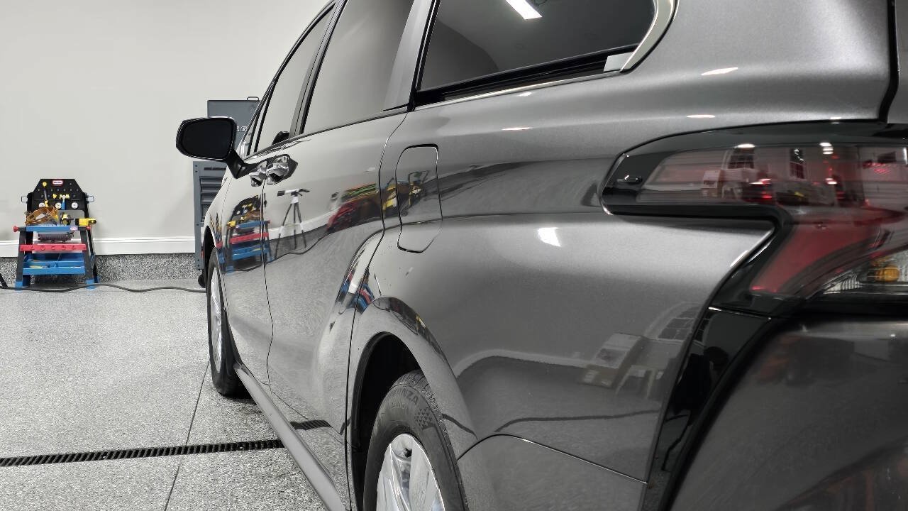 Used 2024 Toyota Sienna XLE w/ XLE Plus Package AWD/4WD image 15