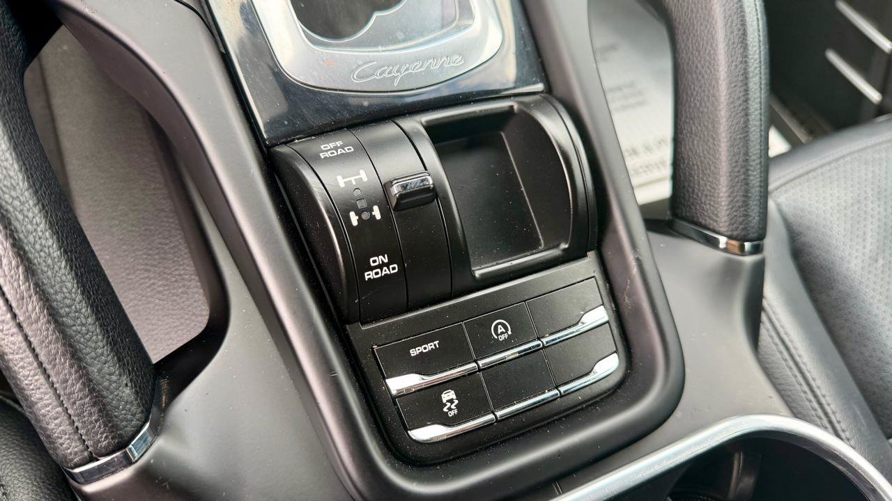 Used 2016 Porsche Cayenne AWD/4WD image 23