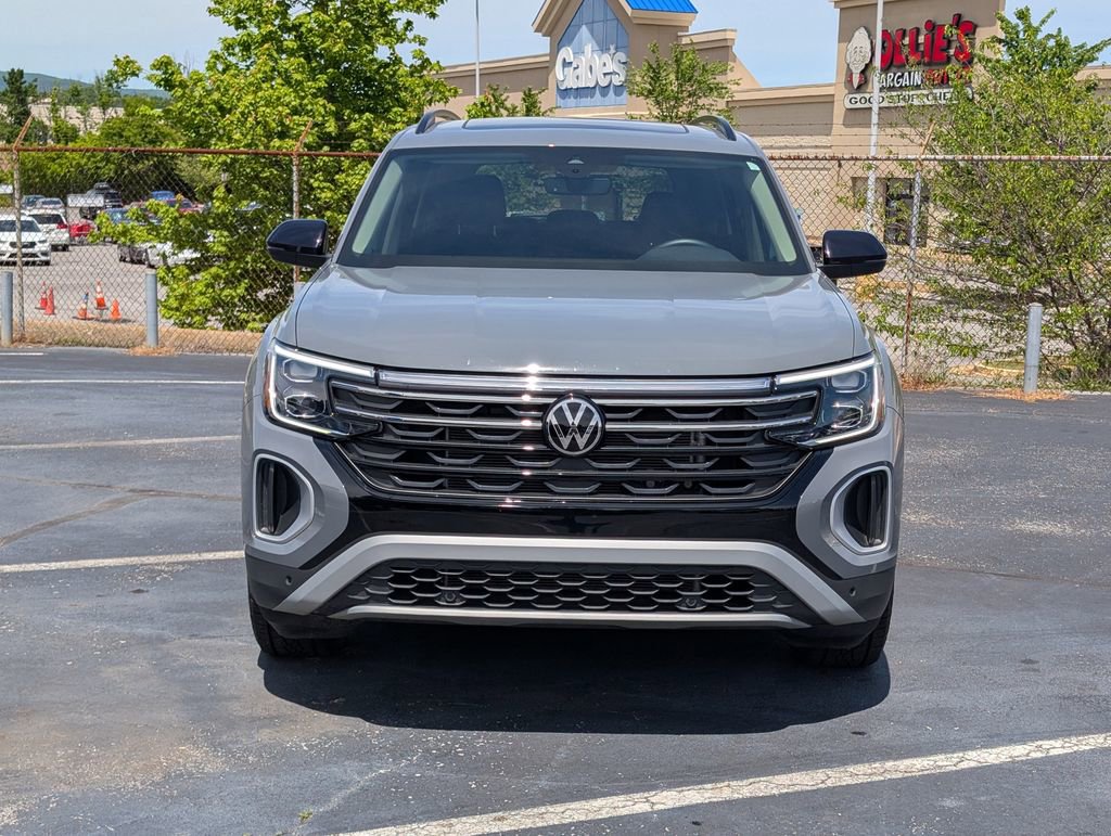 Used 2025 Volkswagen Atlas Peak Edition SE AWD/4WD image 7
