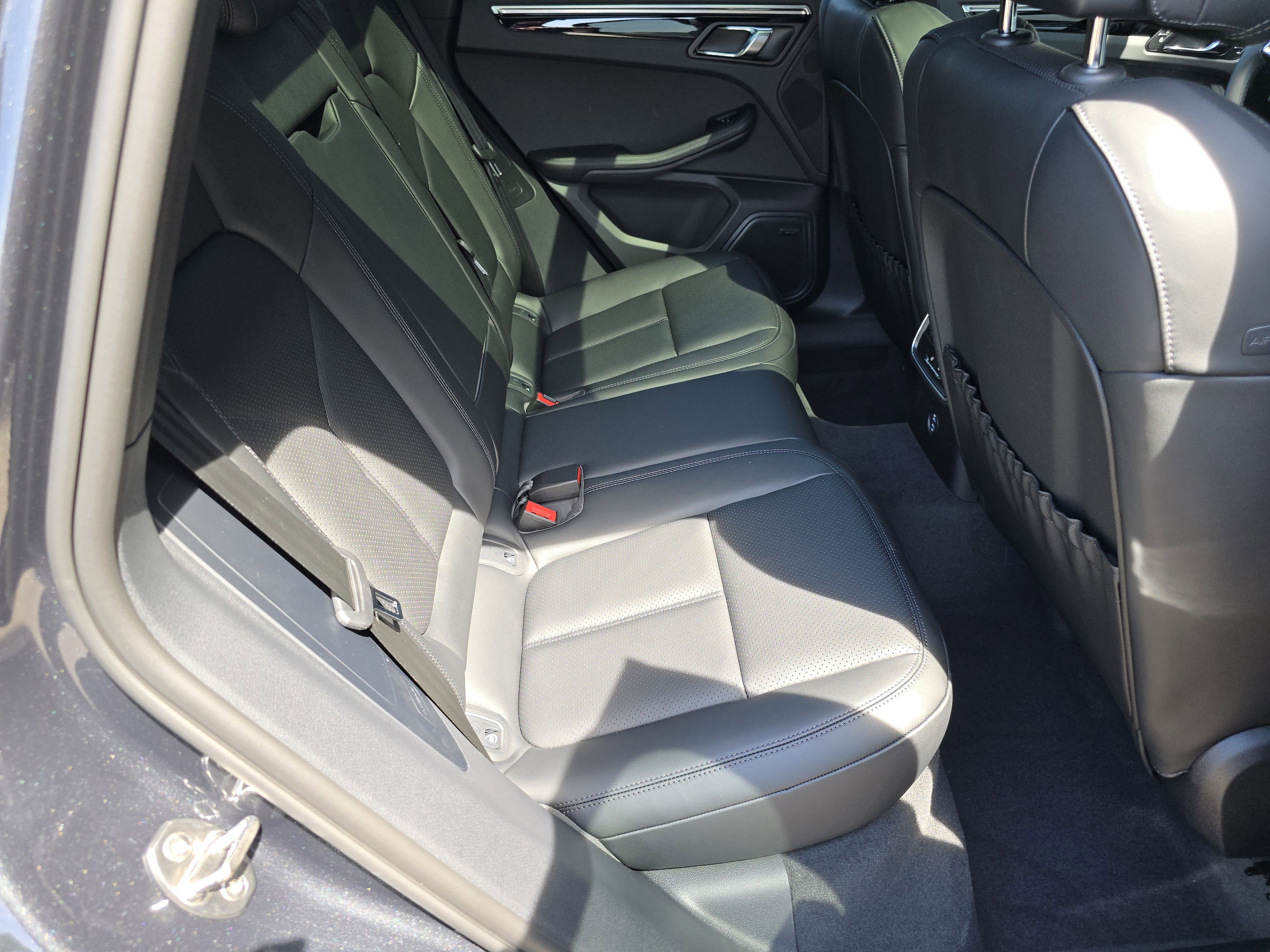 New 2025 Porsche Macan image 22