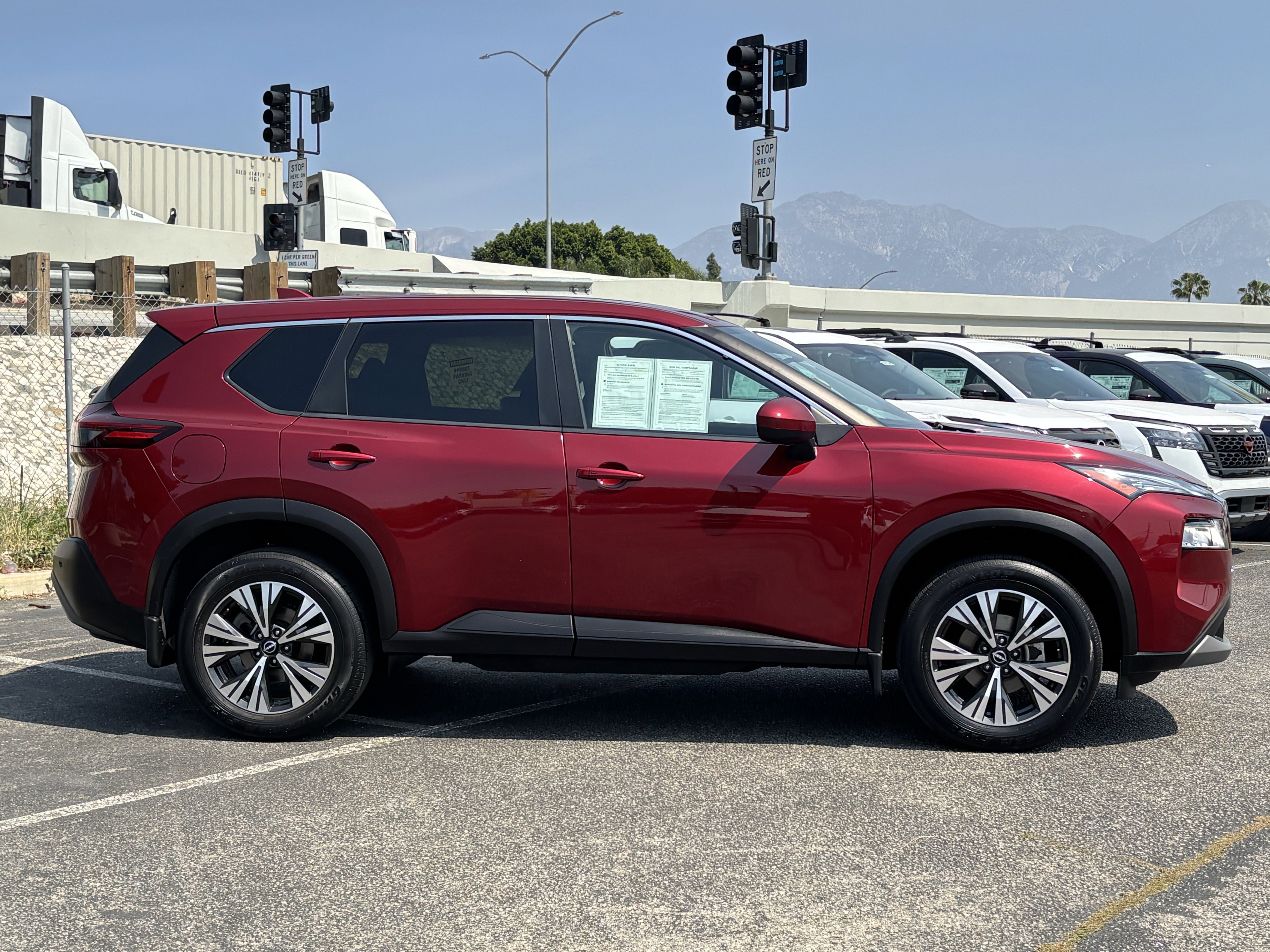 Used 2023 Nissan Rogue SV image 2
