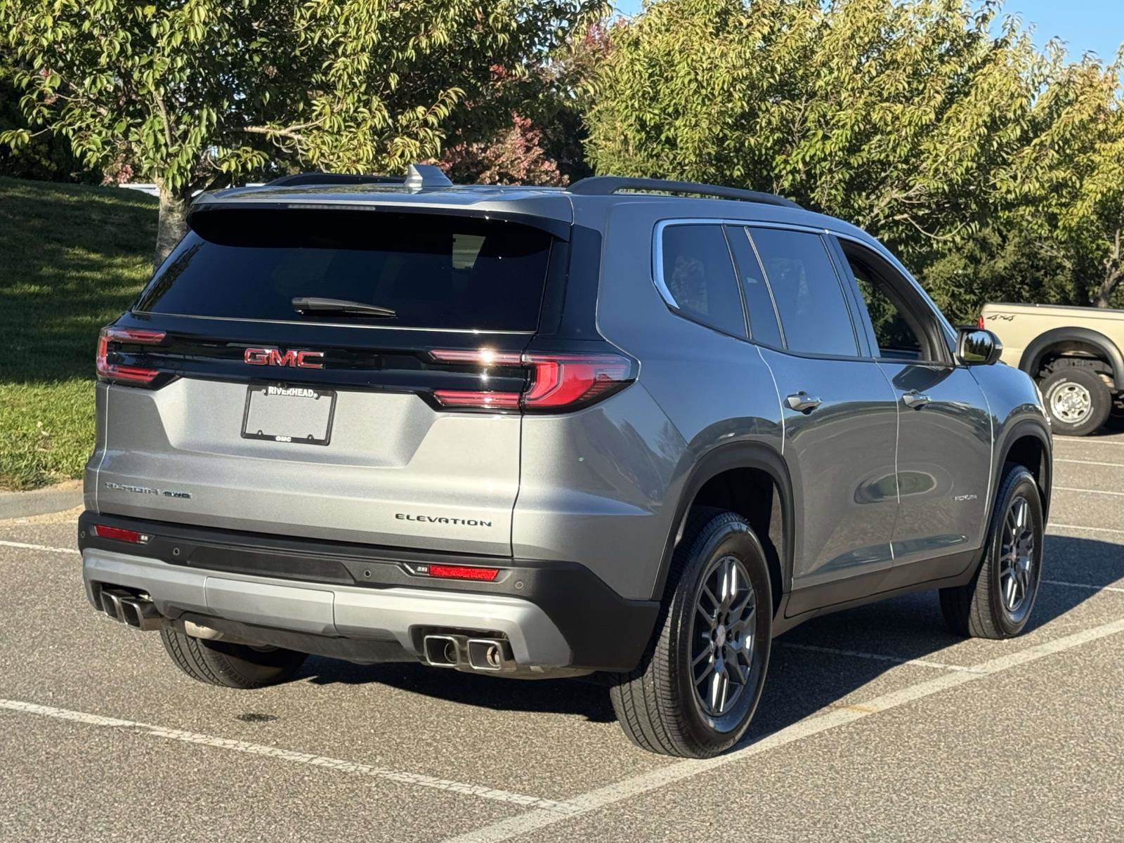Used 2025 GMC Acadia Elevation image 5