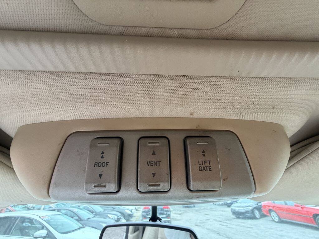 Used 2004 Lincoln Navigator Ultimate AWD/4WD image 28