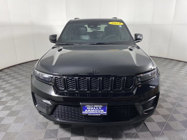 Used 2024 Jeep Grand Cherokee Altitude AWD/4WD image 12