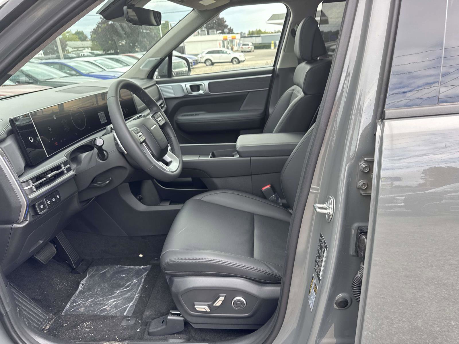 Used 2025 Hyundai Santa Fe Limited image 6