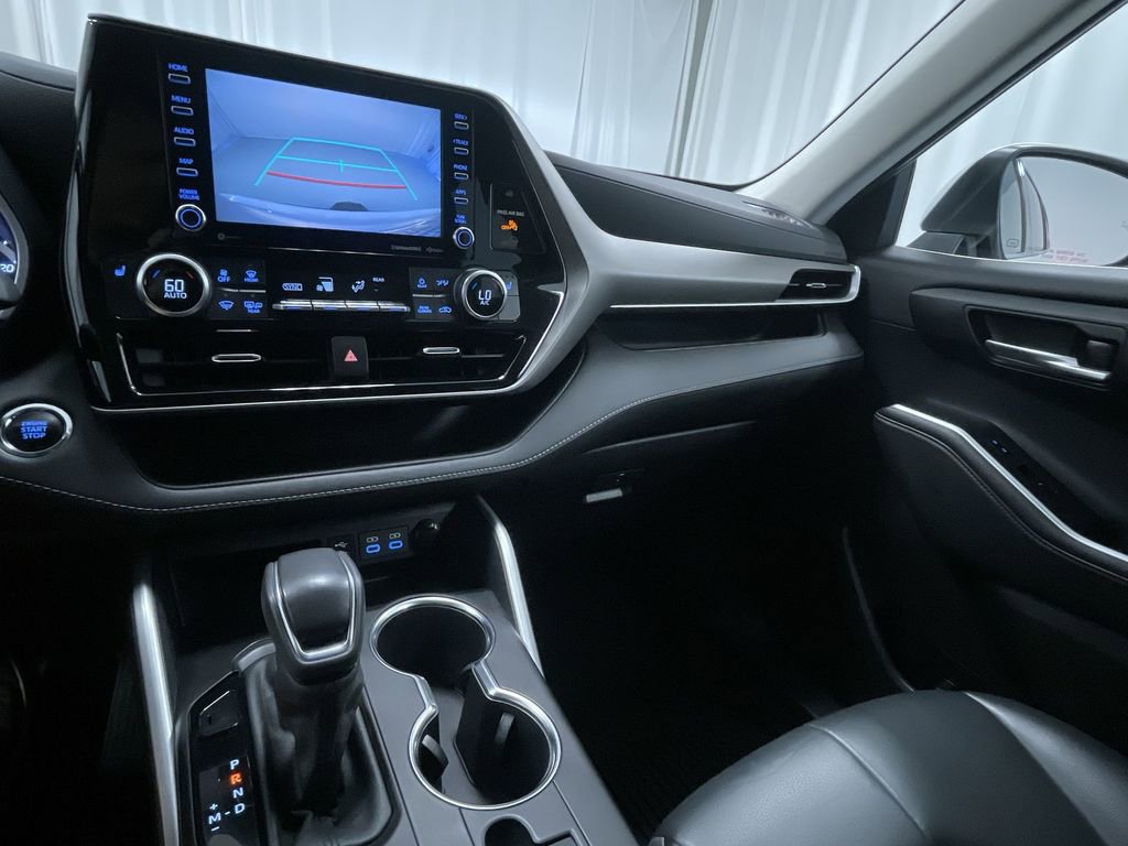 Used 2022 Toyota Highlander XLE image 8