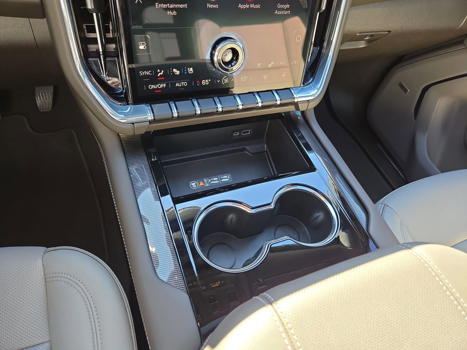 Used 2025 GMC Yukon Elevation w/ Elevation Premium Package AWD/4WD image 22