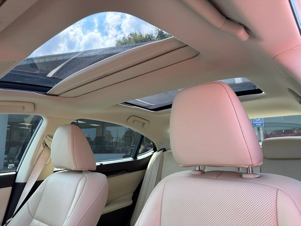 Used 2018 Lexus ES 350 w/ Ultra Luxury Package FWD image 23