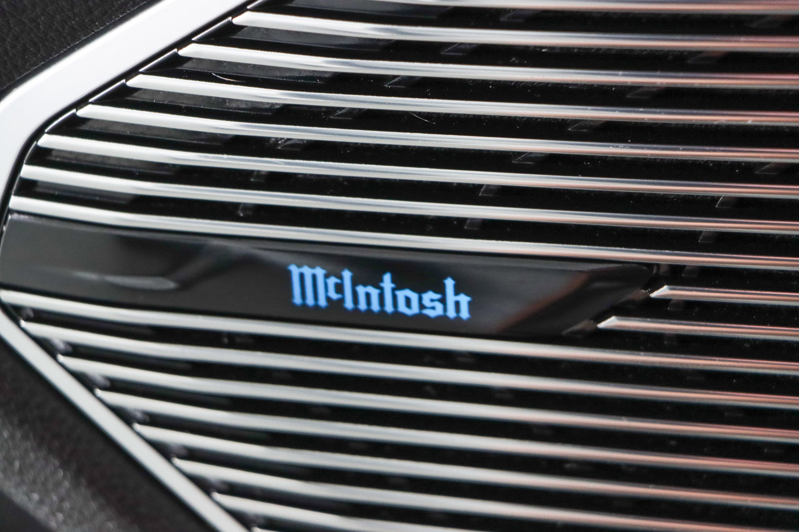 Used 2022 Jeep Grand Cherokee Overland w/ Advanced Protech Group III image 23