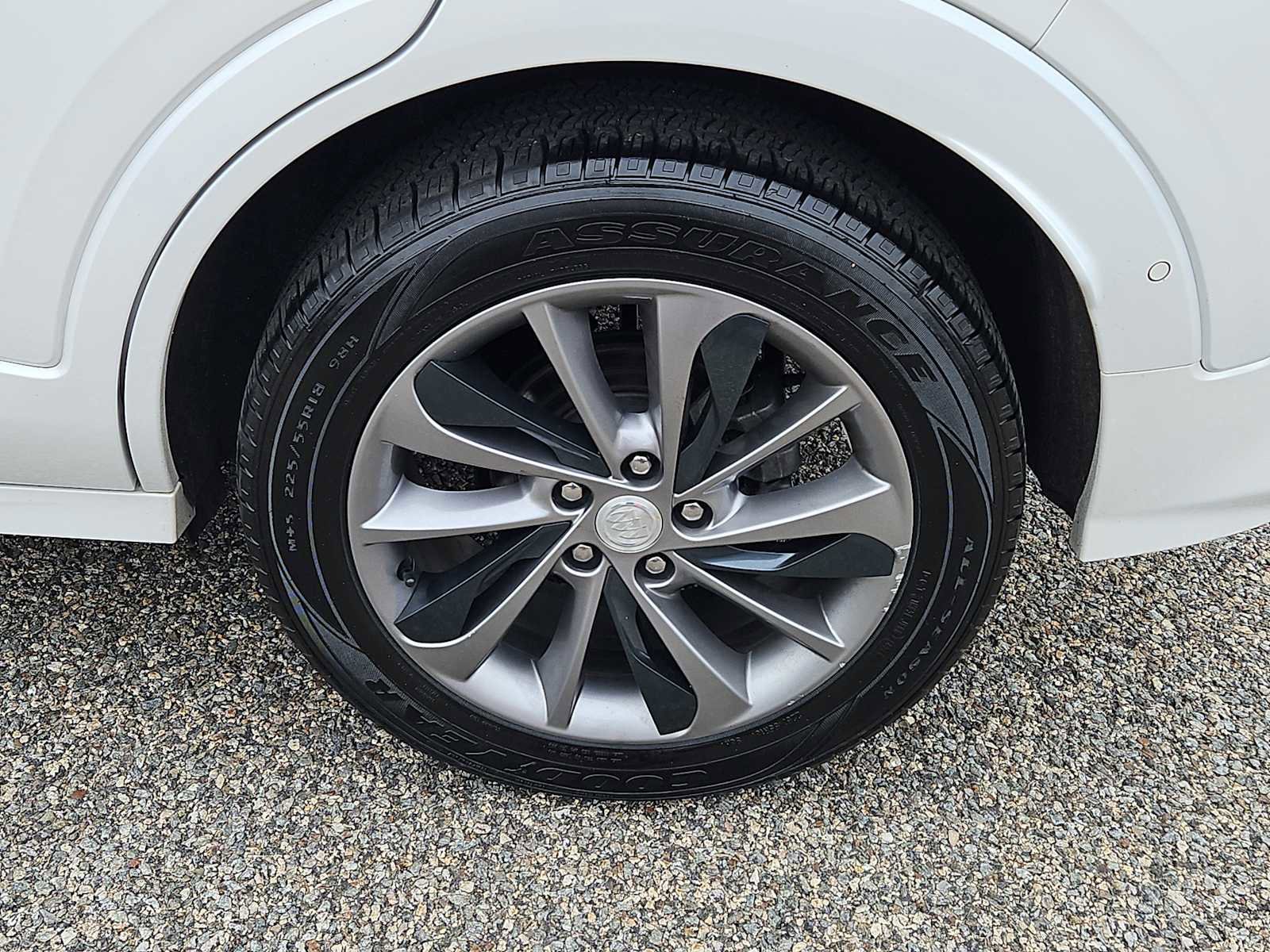 Used 2020 Buick Encore GX Essence w/ Experience Buick Package image 8