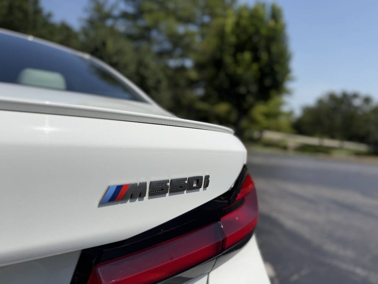 Used 2021 BMW M550i xDrive w/ Executive Package AWD/4WD image 6