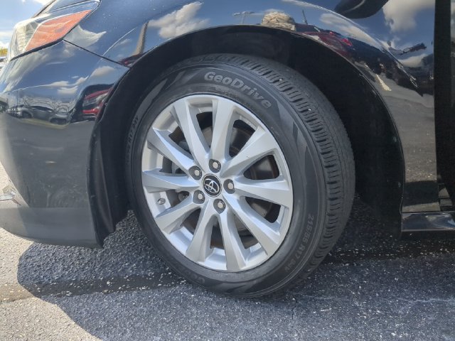 Used 2019 Toyota Camry LE FWD image 33
