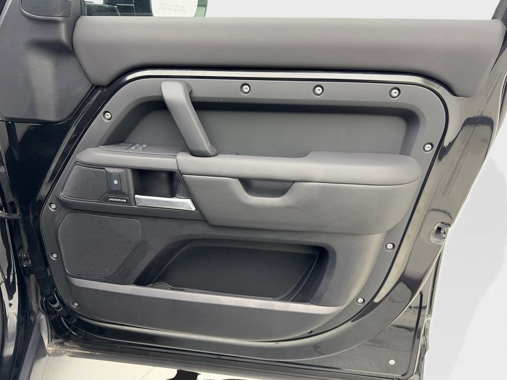 Used 2025 Land Rover Defender 110 S image 47