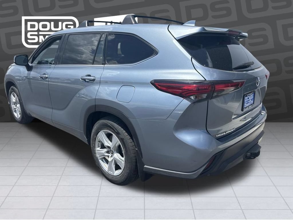 Used 2020 Toyota Highlander LE AWD/4WD image 3