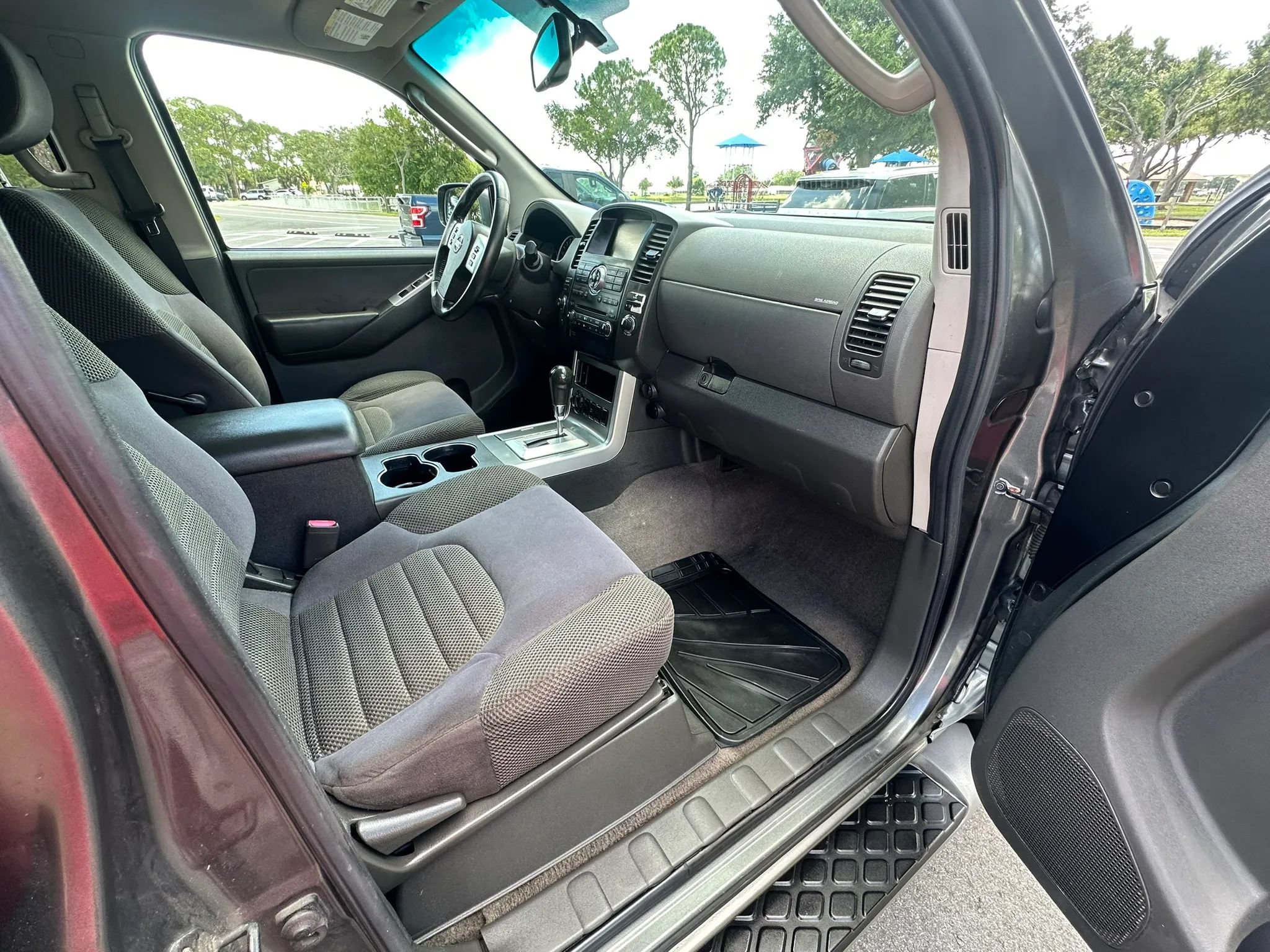Used 2008 Nissan Pathfinder SE AWD/4WD image 19