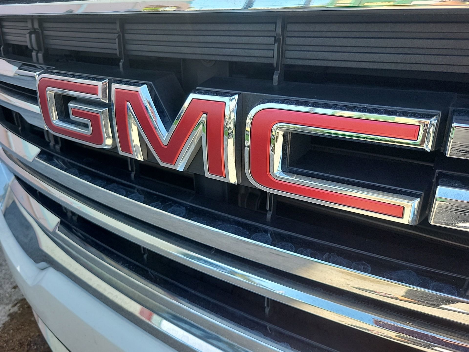 Used 2023 GMC Acadia SLE image 8