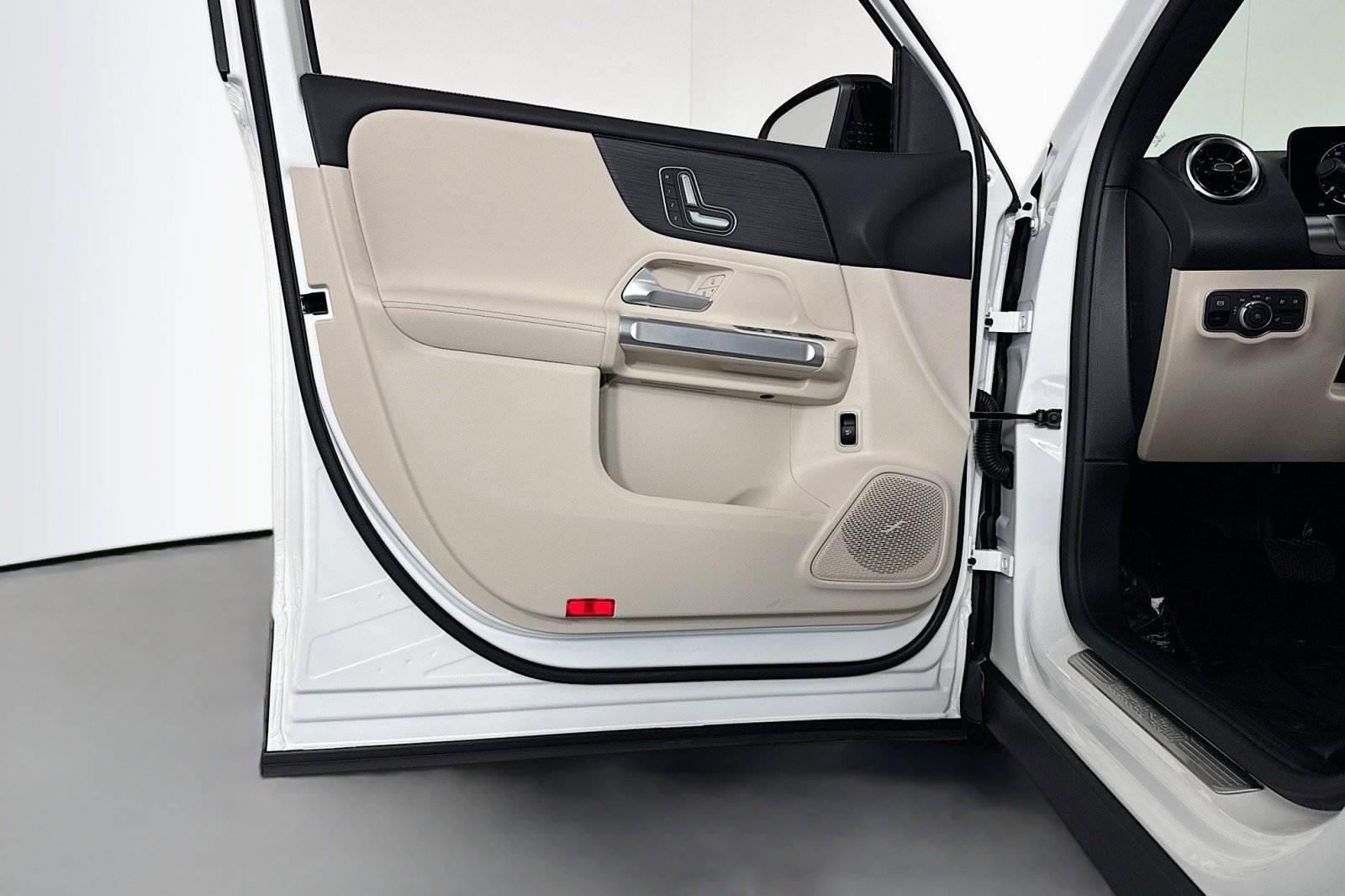 New 2026 Mercedes-Benz GLB 250 image 21