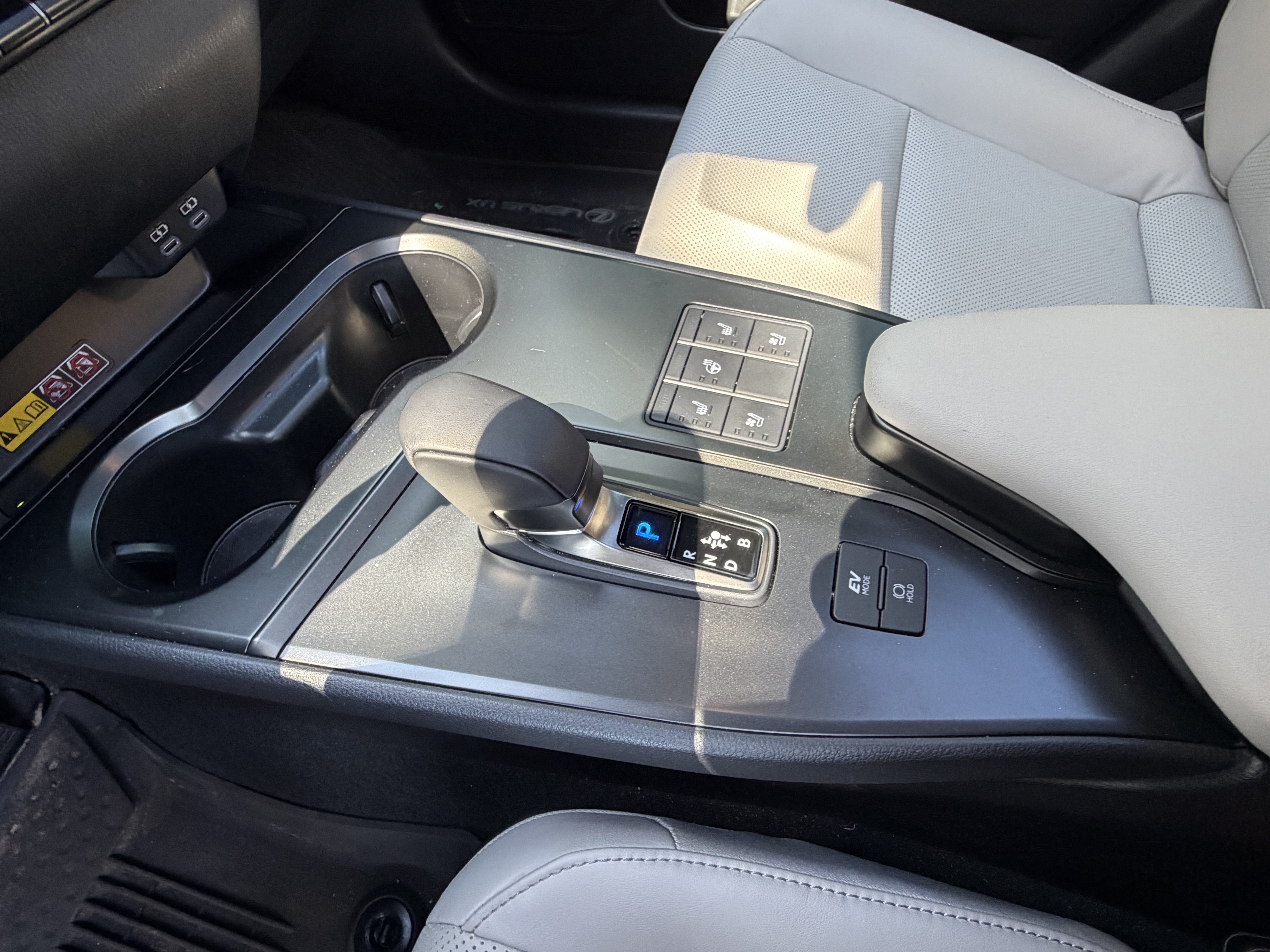Certified 2025 Lexus UX 300h FWD w/ Accessory Package (Z1) image 26