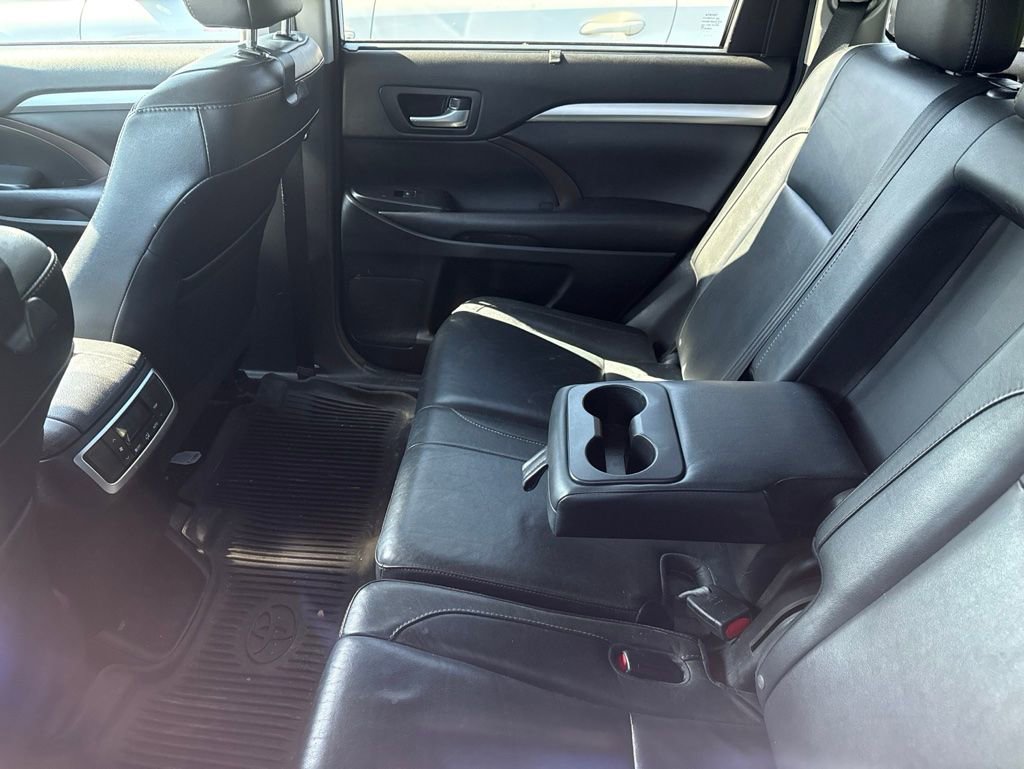 Used 2016 Toyota Highlander XLE AWD/4WD image 14