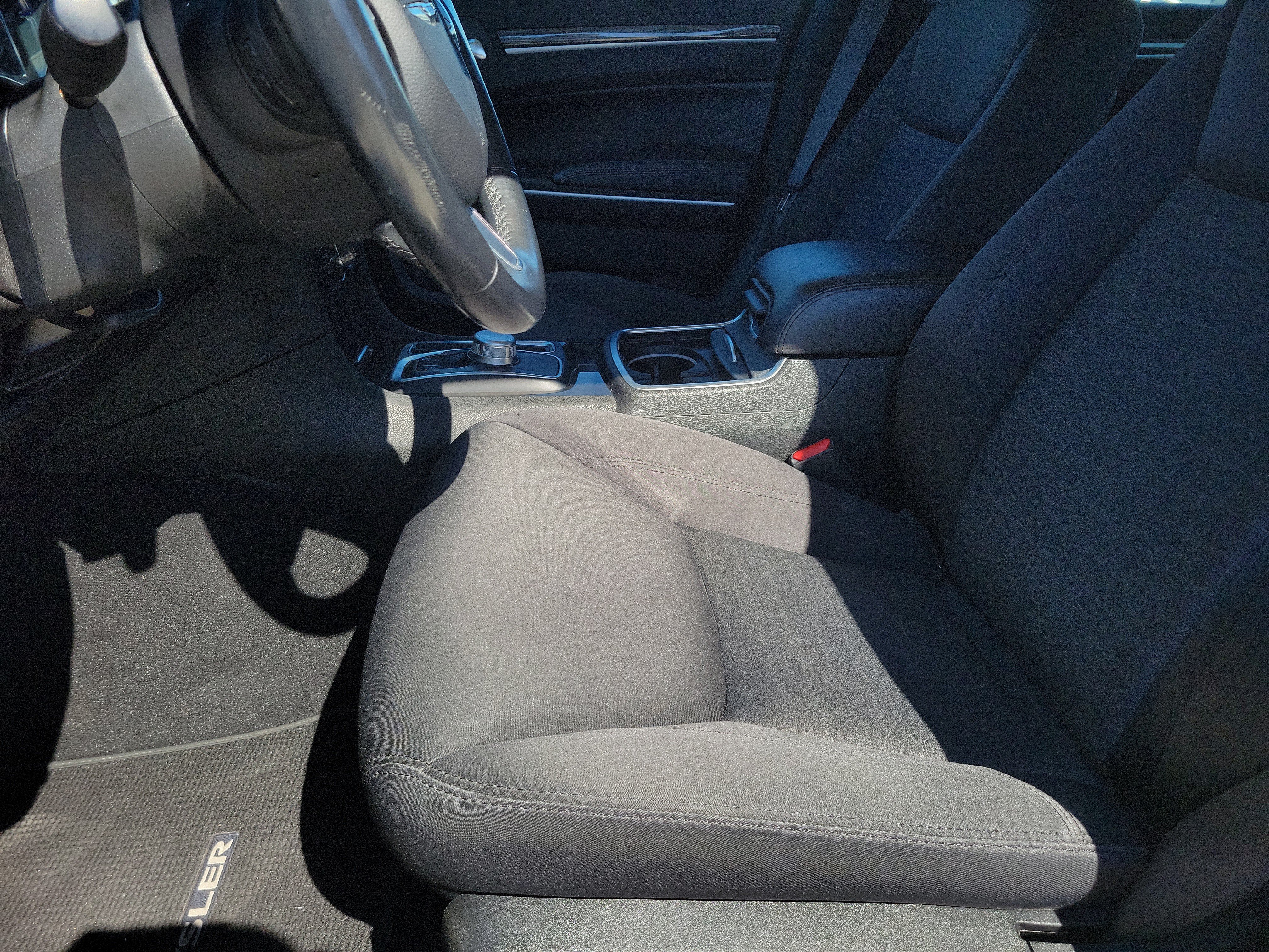 Used 2019 Chrysler 300 Touring RWD image 17