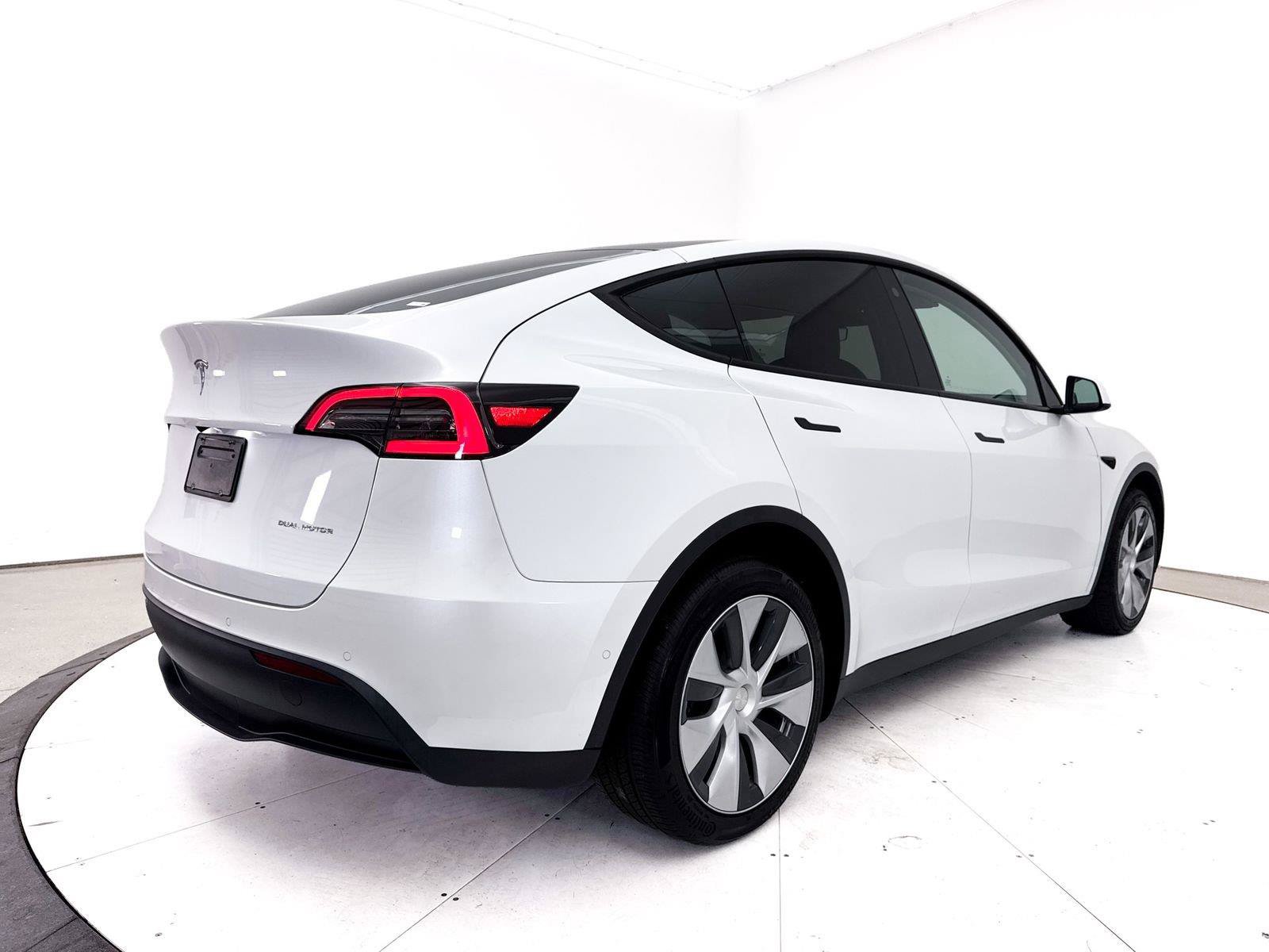 Used 2022 Tesla Model Y Long Range AWD/4WD image 17