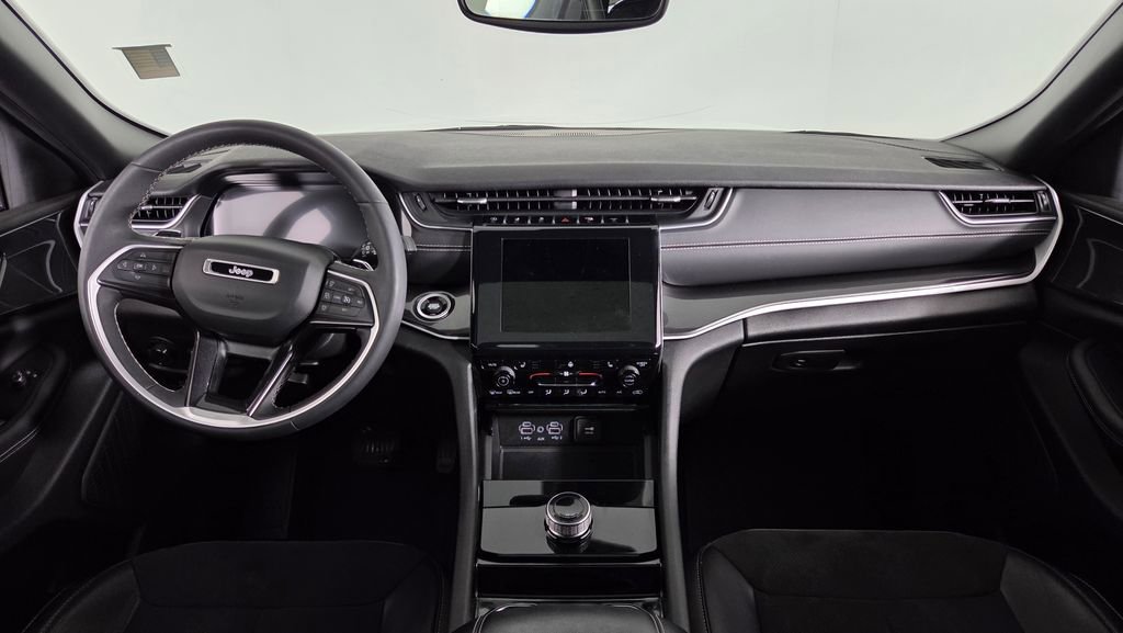 Used 2023 Jeep Grand Cherokee Altitude image 38