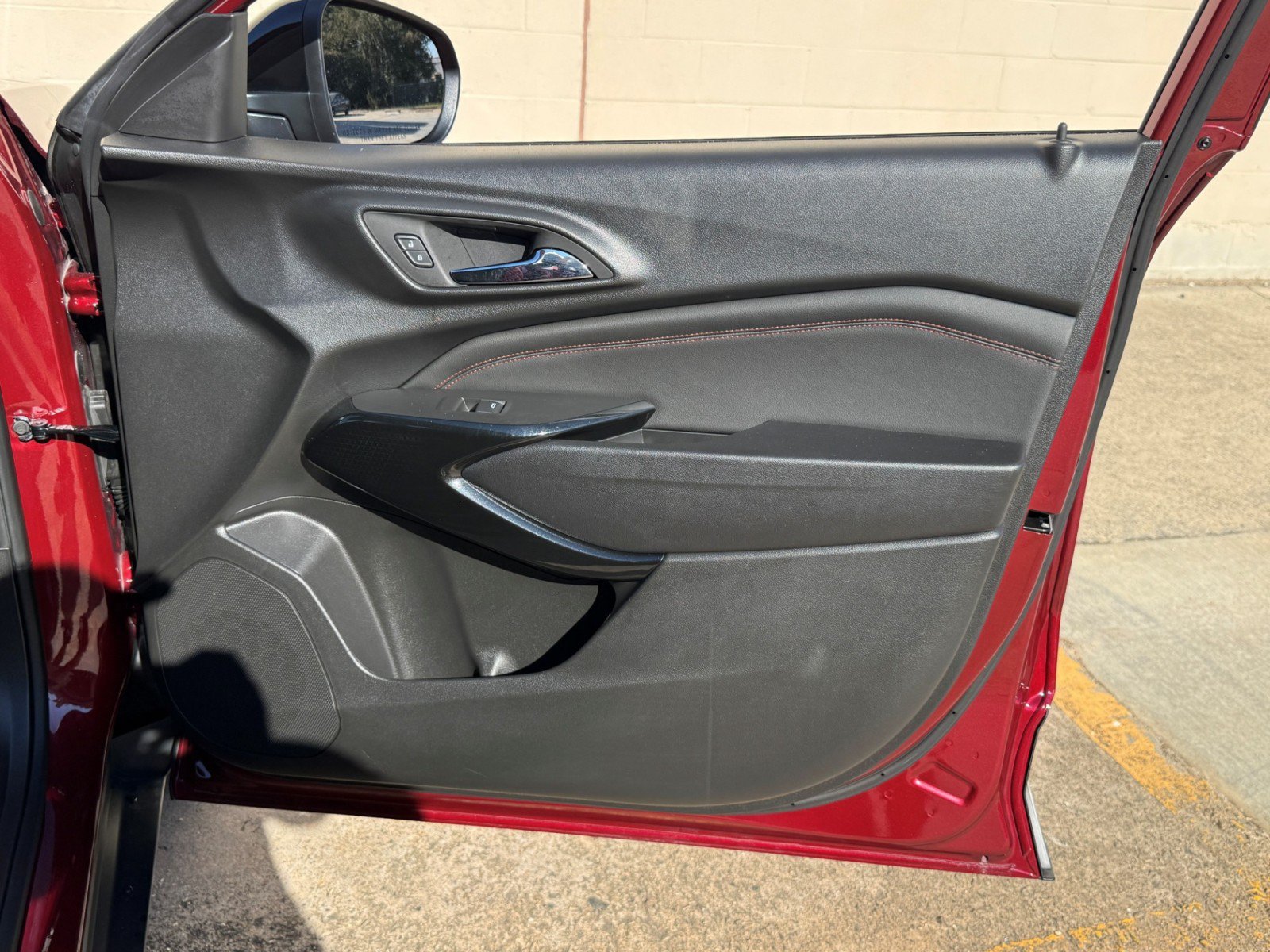 Used 2024 Chevrolet Trax RS w/ Sunroof Package FWD image 37