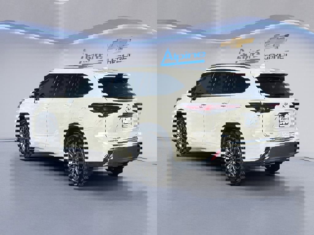 Used 2021 Toyota Highlander Platinum AWD/4WD image 3