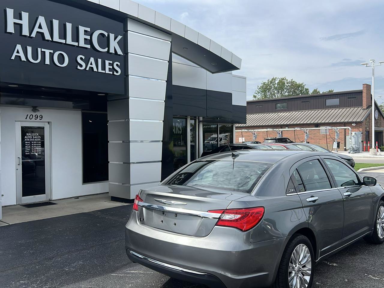 Used 2011 Chrysler 200 Limited FWD image 5