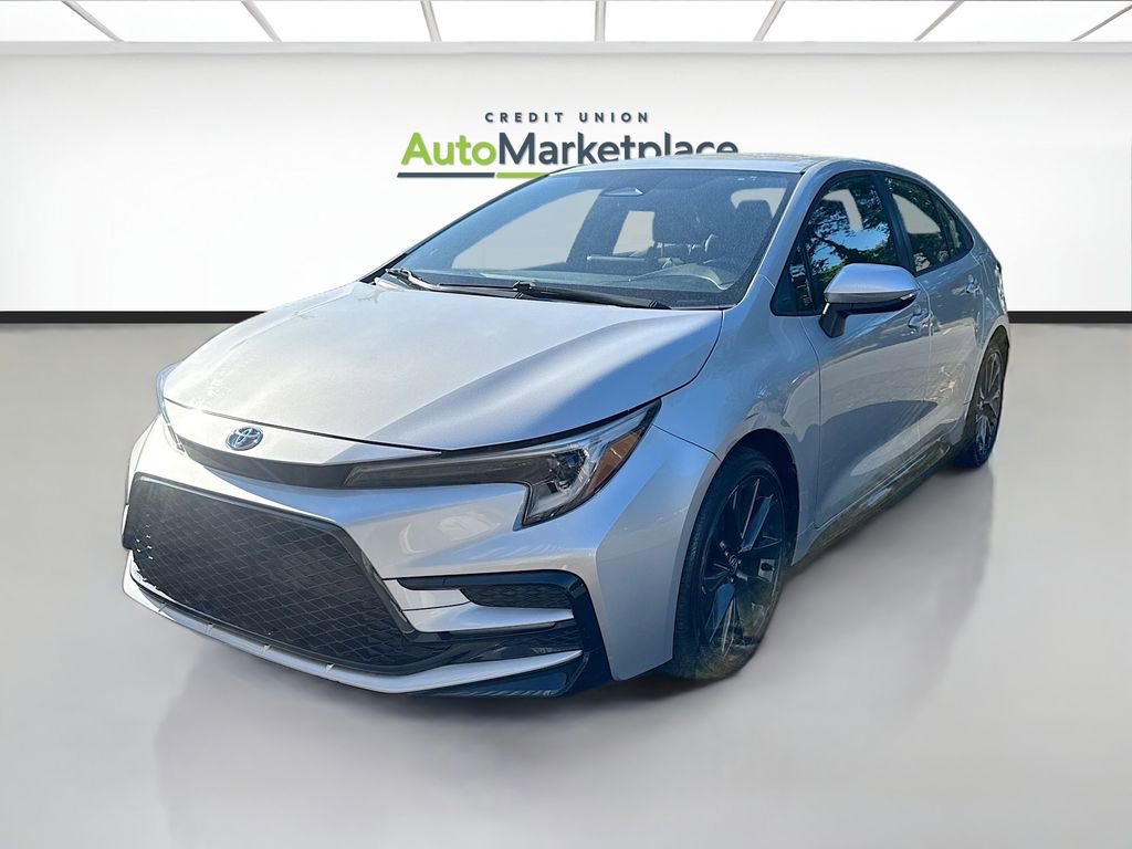 Used 2023 Toyota Corolla SE image 3