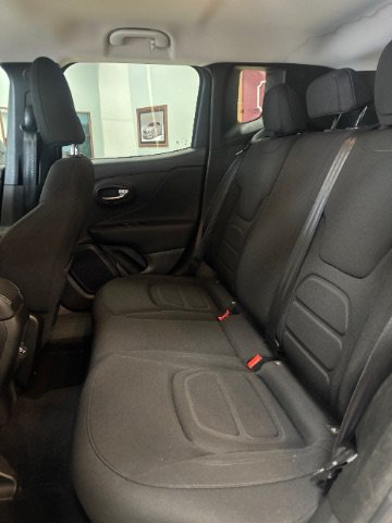 Used 2022 Jeep Renegade Latitude AWD/4WD image 17