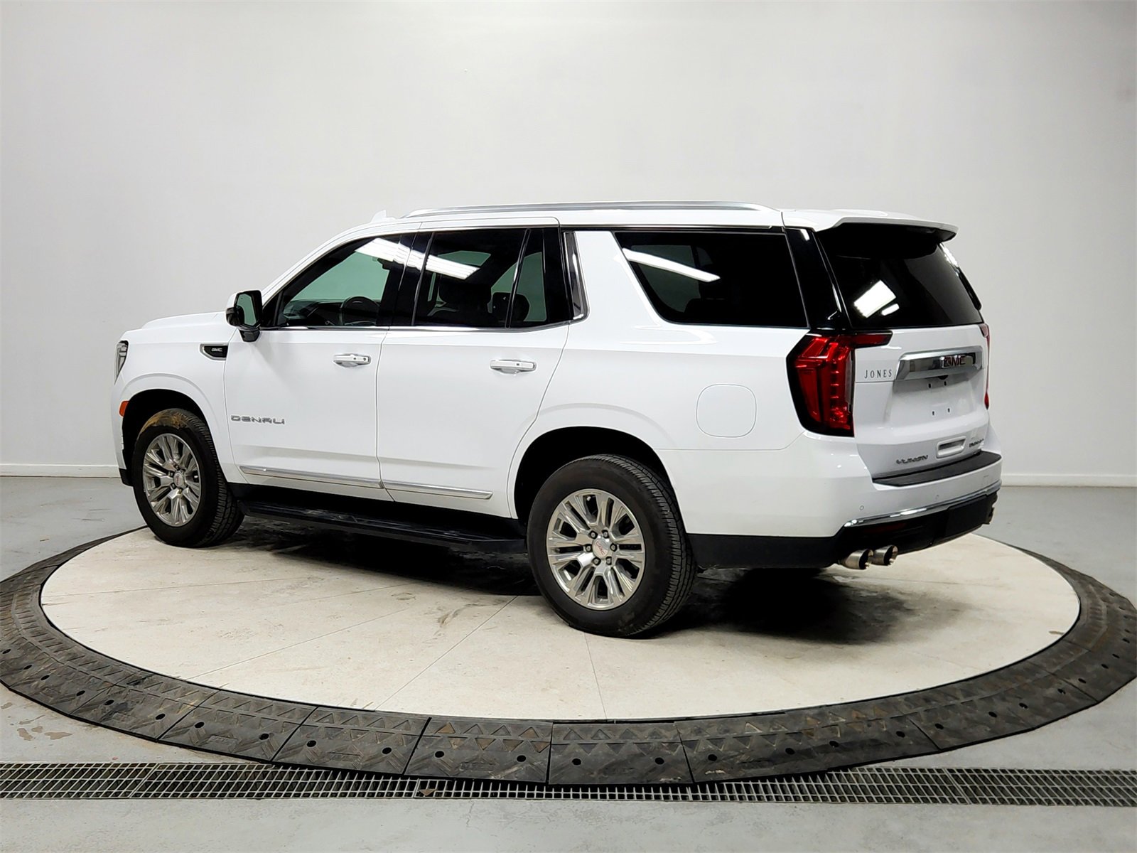 Used 2023 GMC Yukon Denali image 5