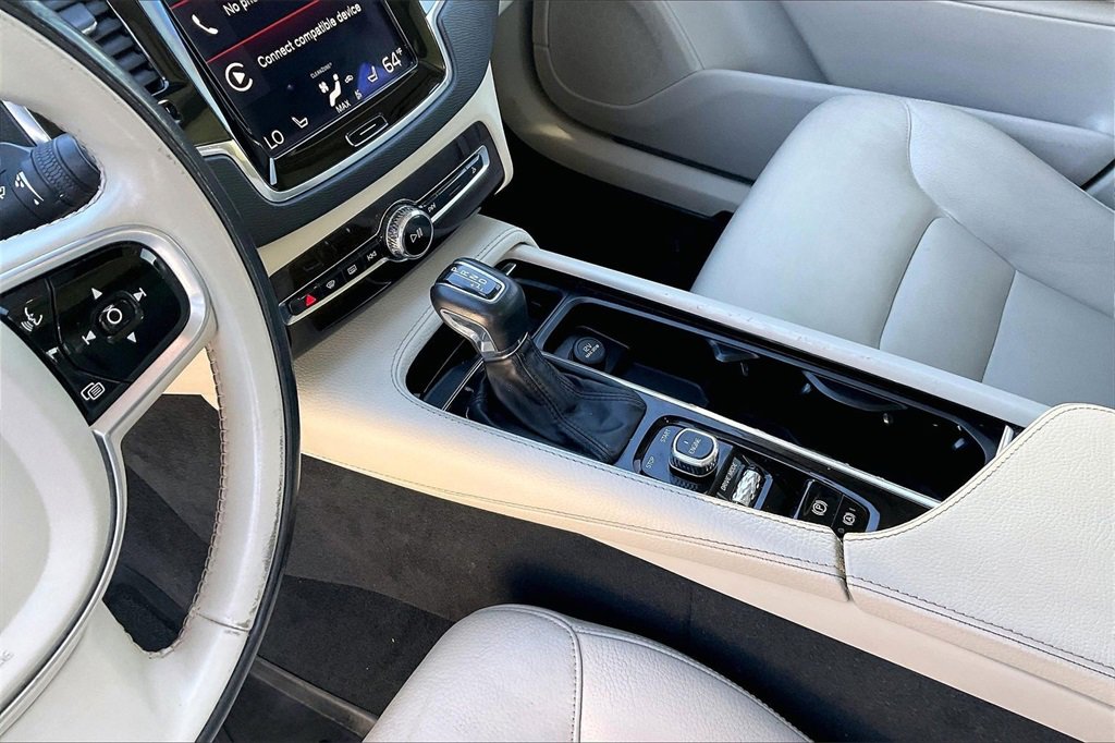 Used 2017 Volvo XC90 T6 Momentum w/ Vision Package image 15