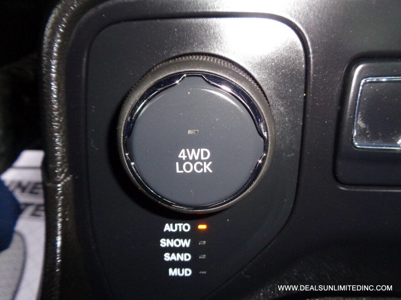 Used 2015 Jeep Renegade Latitude image 12