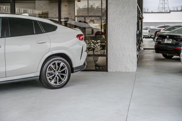 Used 2022 BMW X6 xDrive40i w/ M Sport Package AWD/4WD image 54