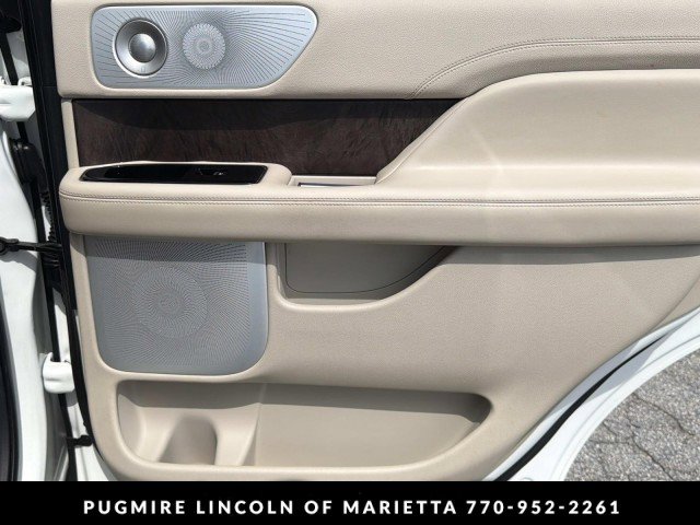 Used 2021 Lincoln Navigator Reserve w/ Luxury Package AWD/4WD image 16