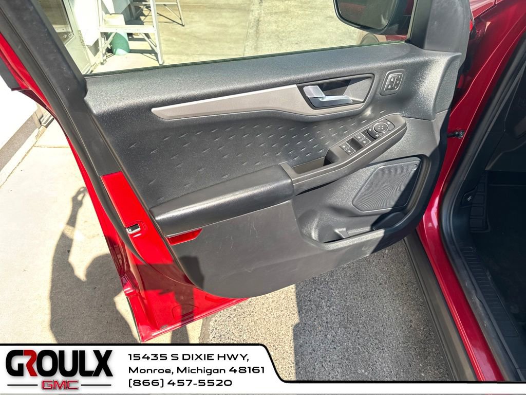 Used 2020 Ford Escape SEL image 11