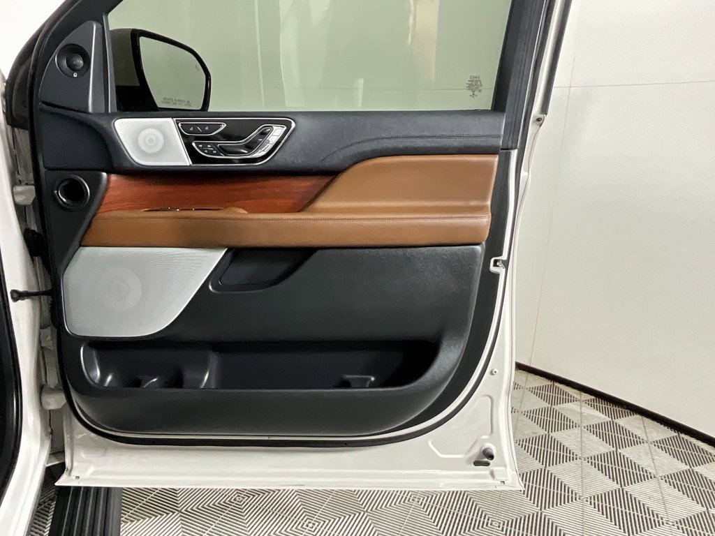 Used 2022 Lincoln Navigator Reserve image 21